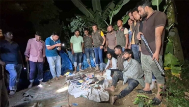 বগুড়ায় রিভলবার-দেশীয় অস্ত্রসহ তিন সন্ত্রাসী গ্রেপ্তার বগুড়ায় রিভলবার-দেশীয় অস্ত্রসহ তিন সন্ত্রাসী গ্রেপ্তার